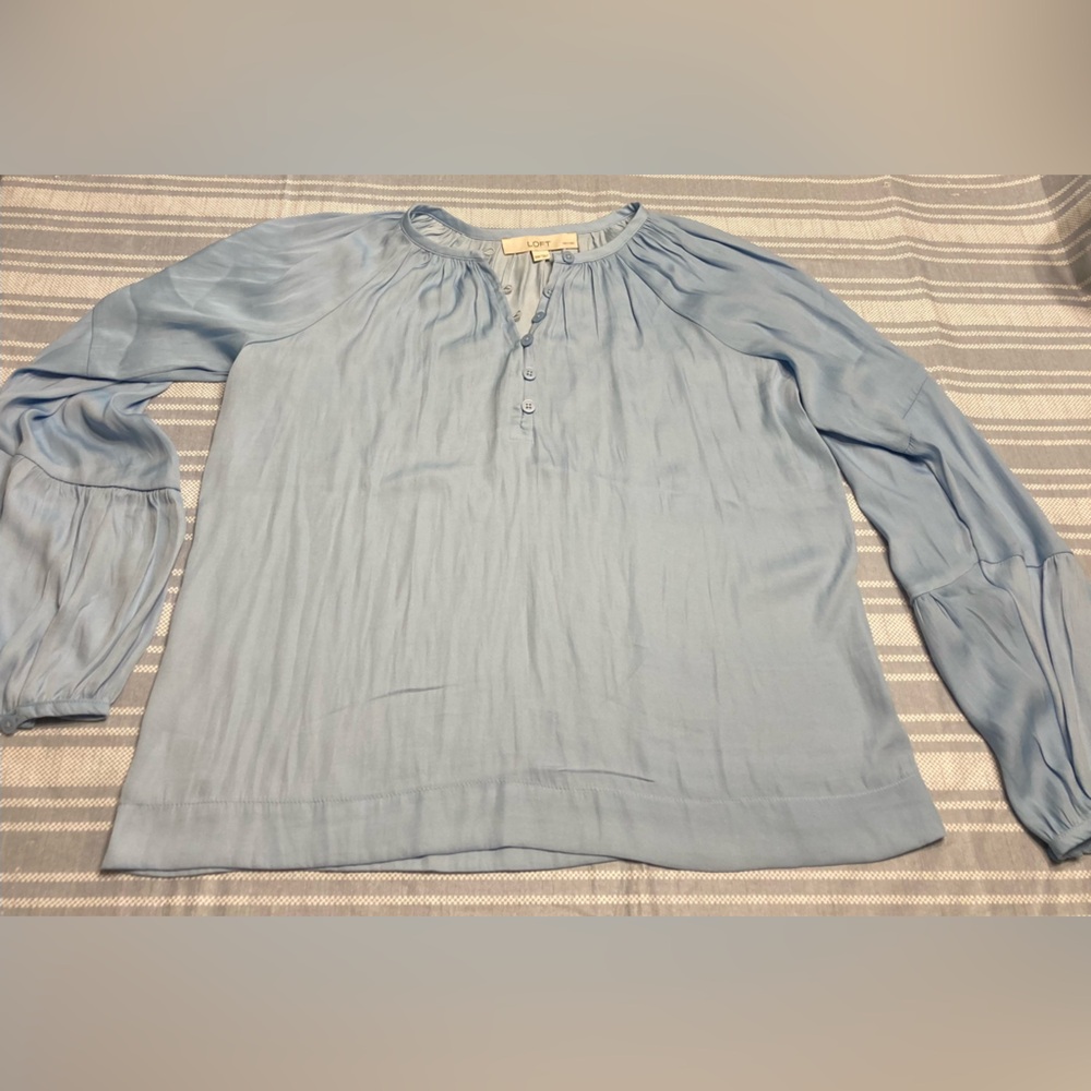 💛TODAY***$13***Loft Petites light blue peasant top.